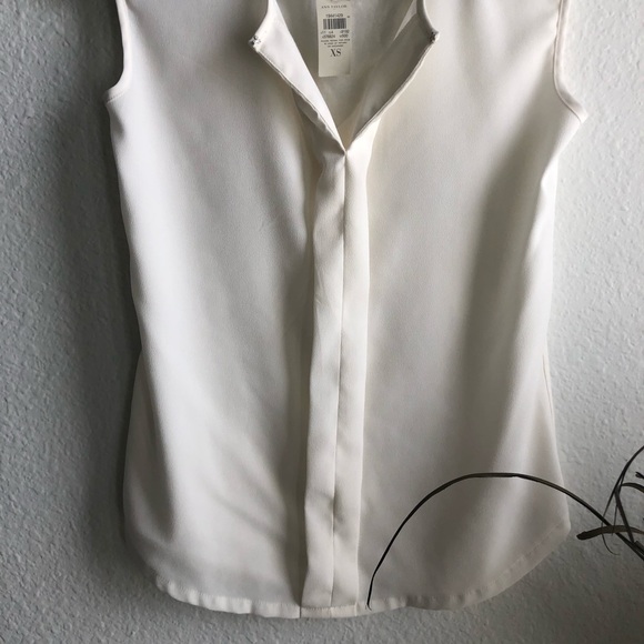 *SOLD*  Ann Taylor xsmall cream sleeveless blouse - Picture 5 of 5